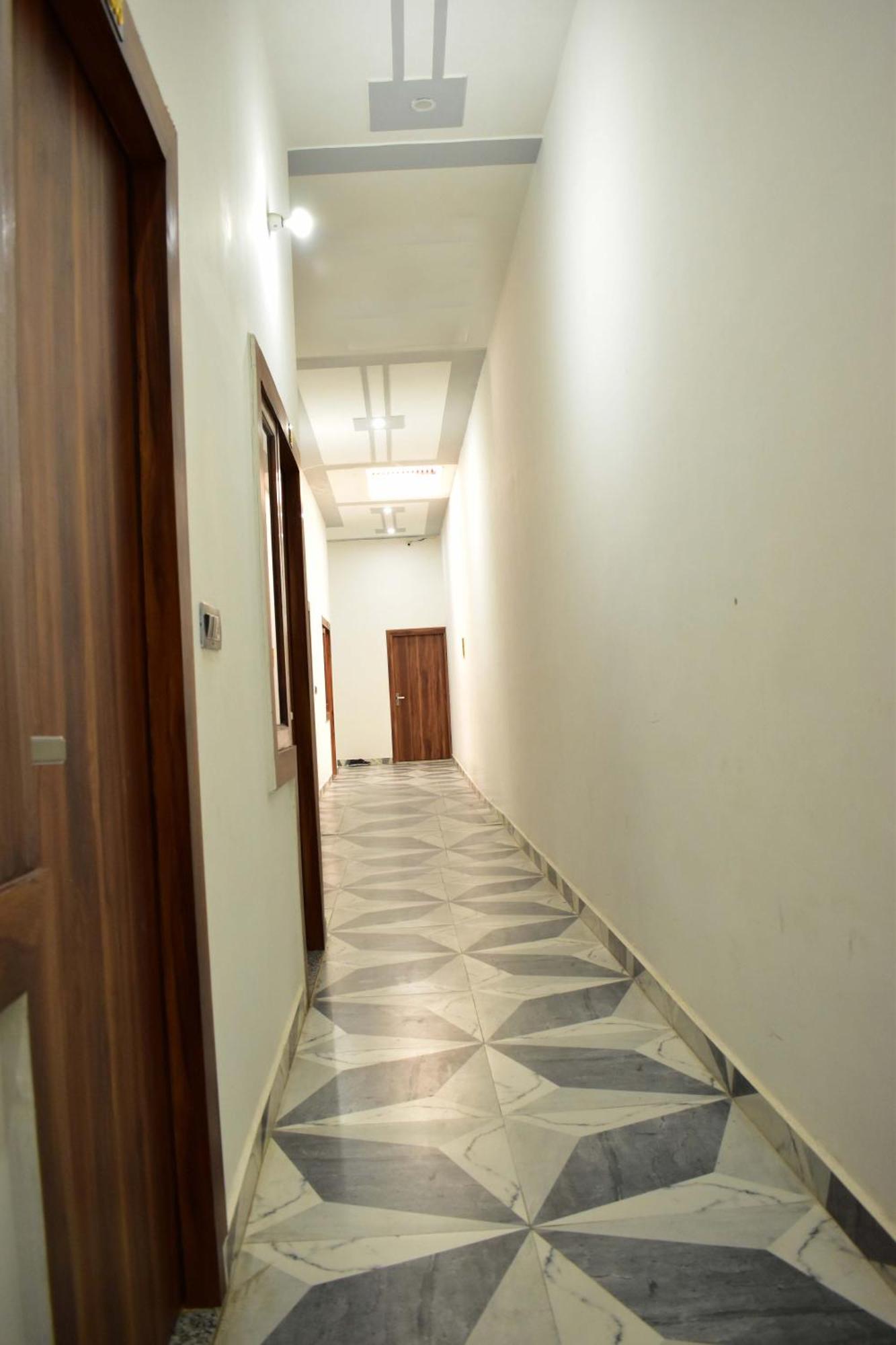 Hotel Rudra Residency Near Railway Station Mathura Εξωτερικό φωτογραφία