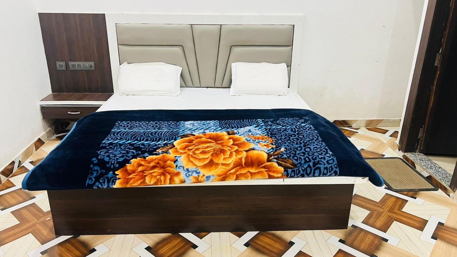 Hotel Rudra Residency Near Railway Station Mathura Εξωτερικό φωτογραφία