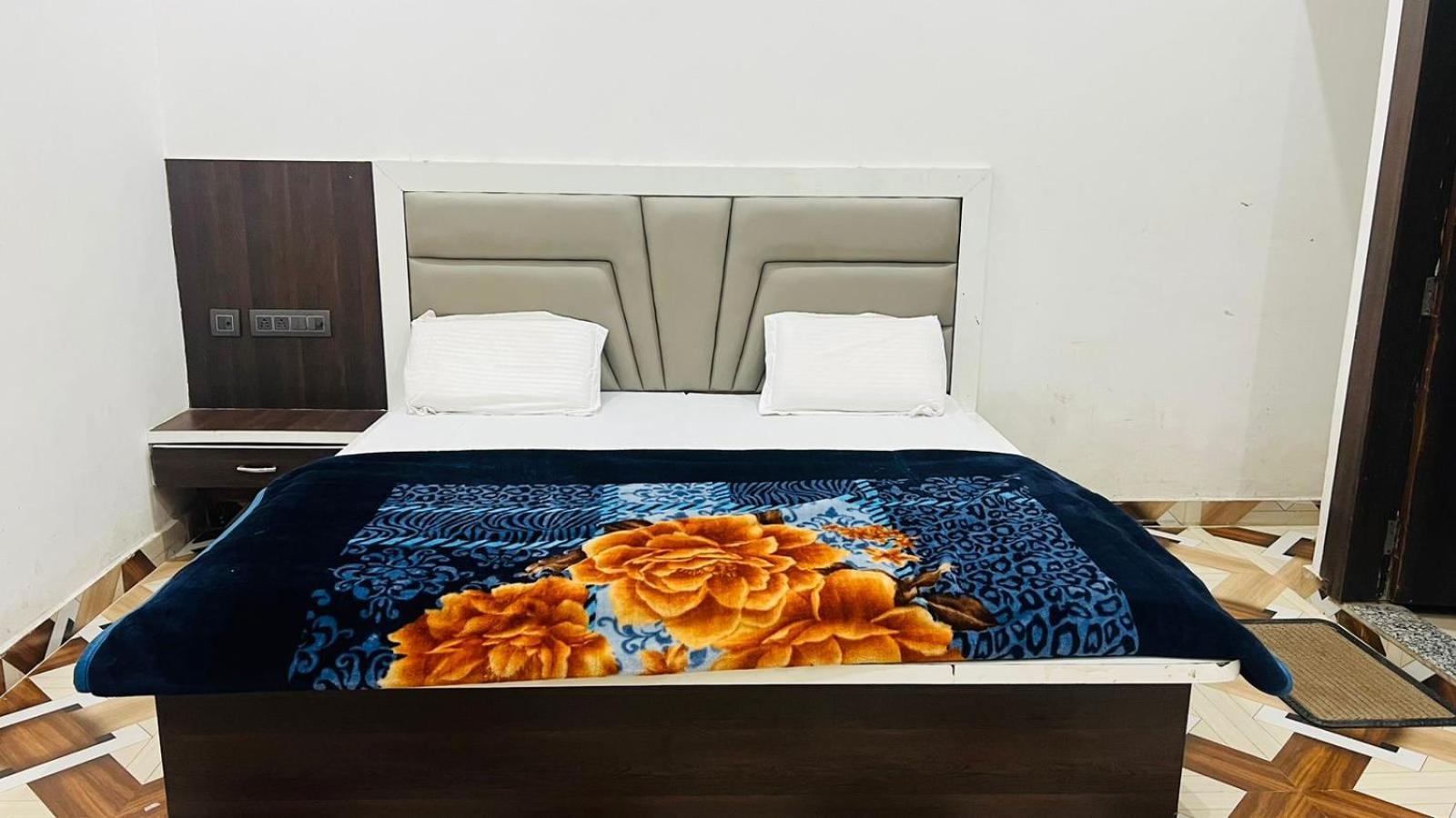 Hotel Rudra Residency Near Railway Station Mathura Εξωτερικό φωτογραφία