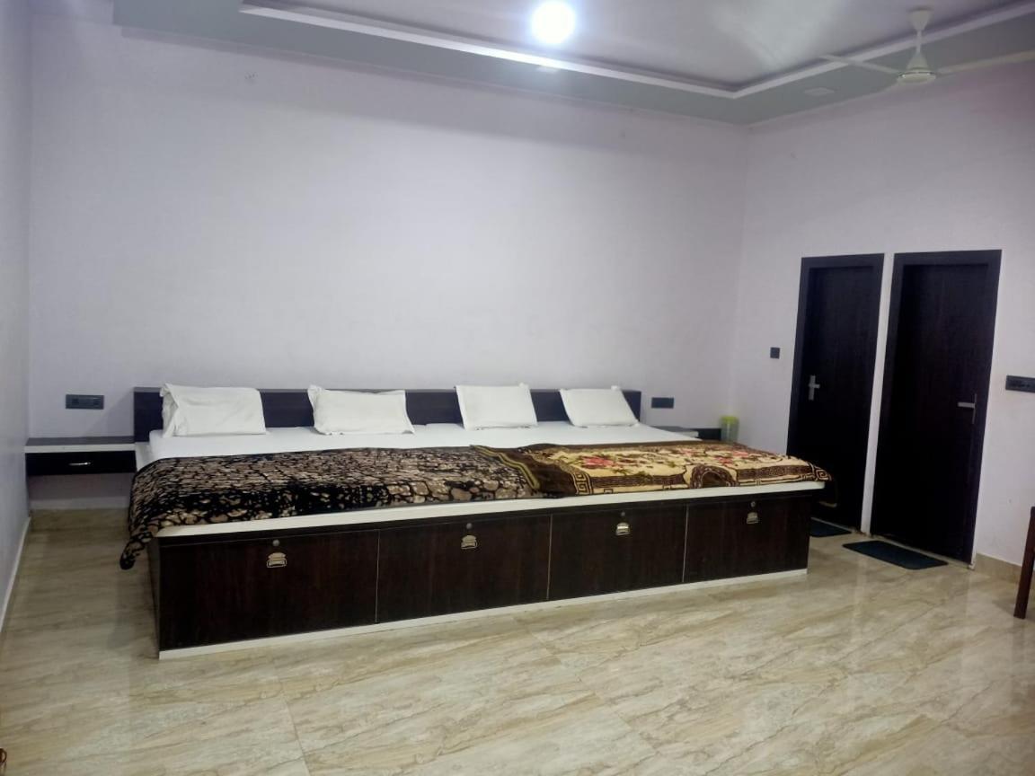Hotel Rudra Residency Near Railway Station Mathura Εξωτερικό φωτογραφία