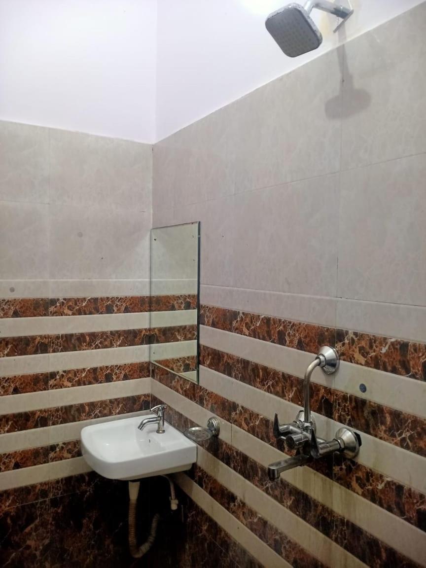 Hotel Rudra Residency Near Railway Station Mathura Εξωτερικό φωτογραφία