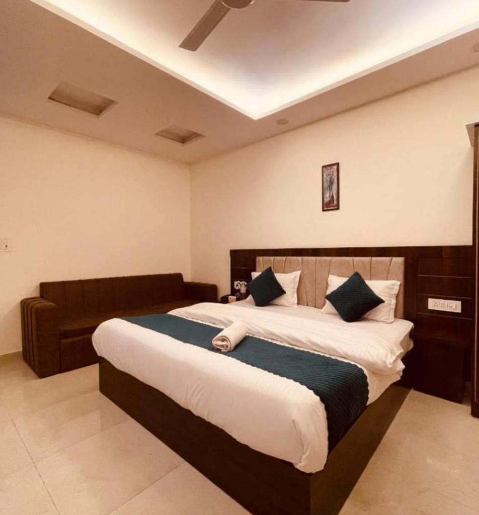 Hotel Rudra Residency Near Railway Station Mathura Εξωτερικό φωτογραφία